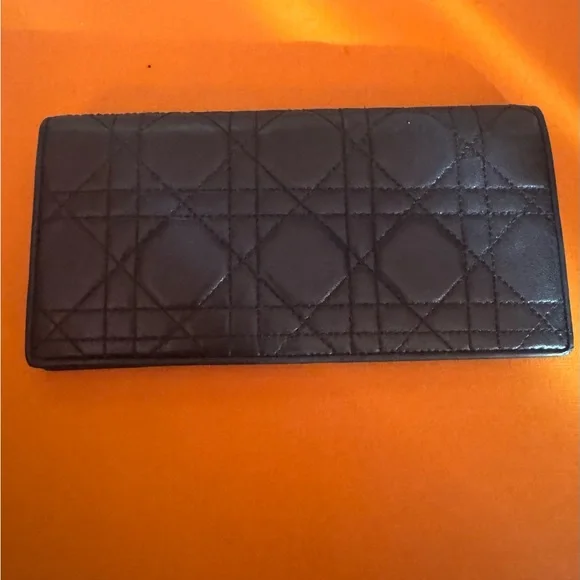 14 entries only to win this pristine LV Besace Mary Kate - Picture 5 of 14